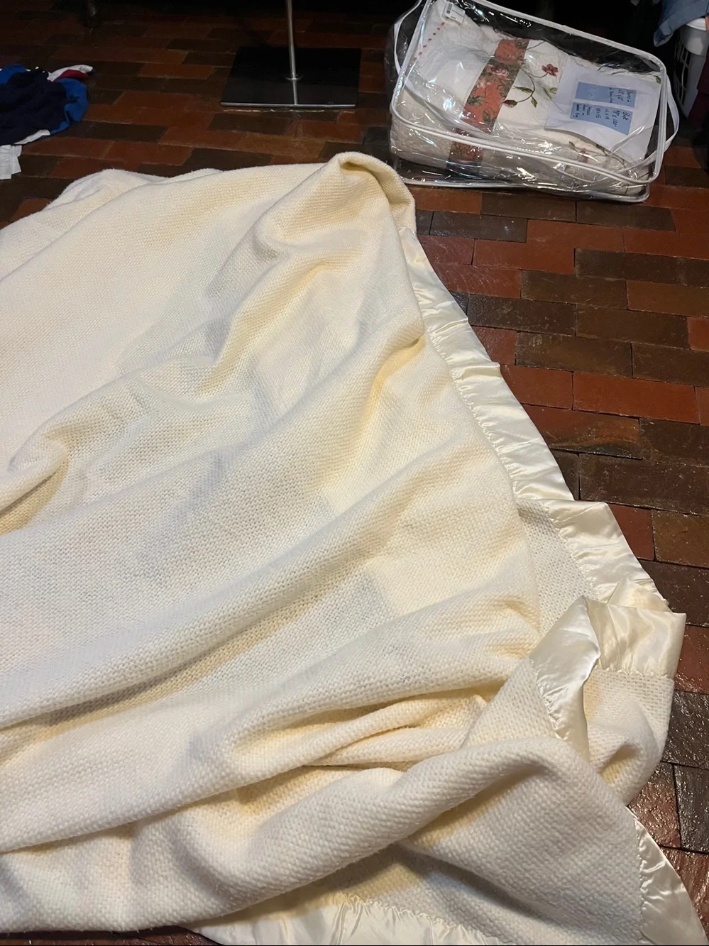 King size 105” X 97” buttery soft blanket with satin look edging 3379